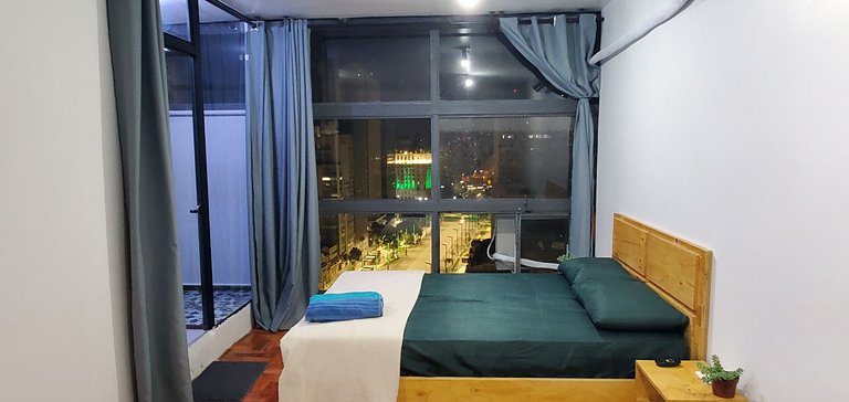 2911 - Mirante Studios - Banheiro com vista pra cidade, cozi
