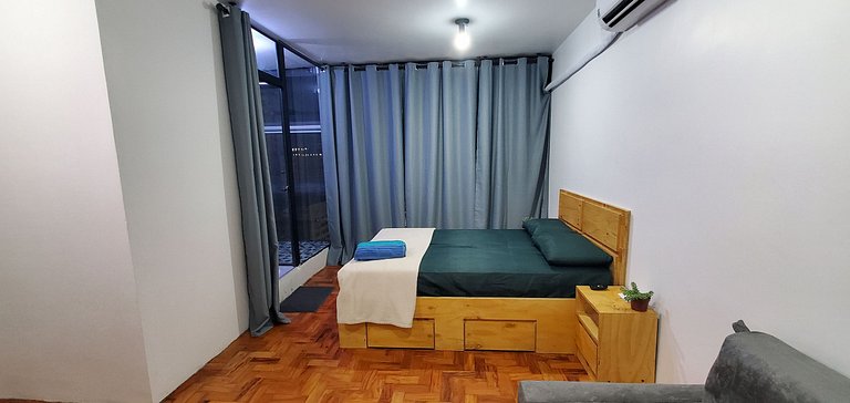 2911 - Mirante Studios - Banheiro com vista pra cidade, cozi