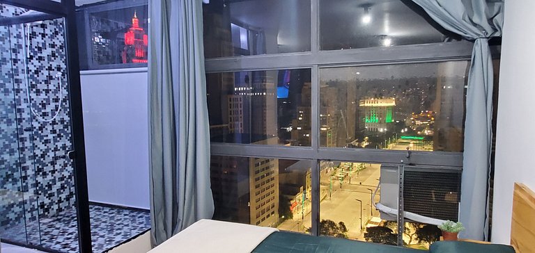 2911 - Mirante Studios - Banheiro com vista pra cidade, cozi